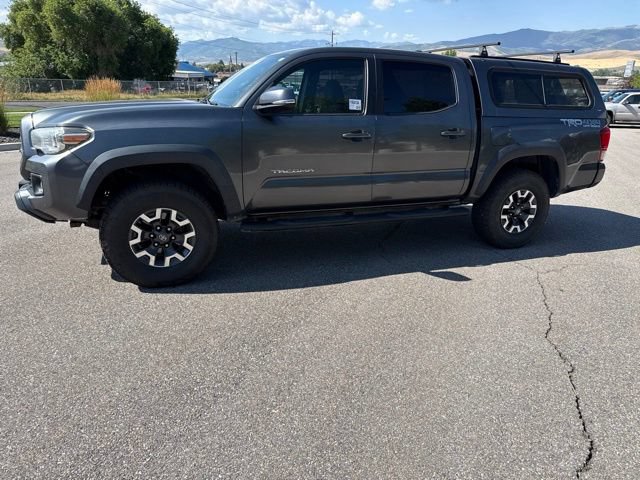 Used 2016 Toyota Tacoma TRD Off-Road AWD/4WD image 2