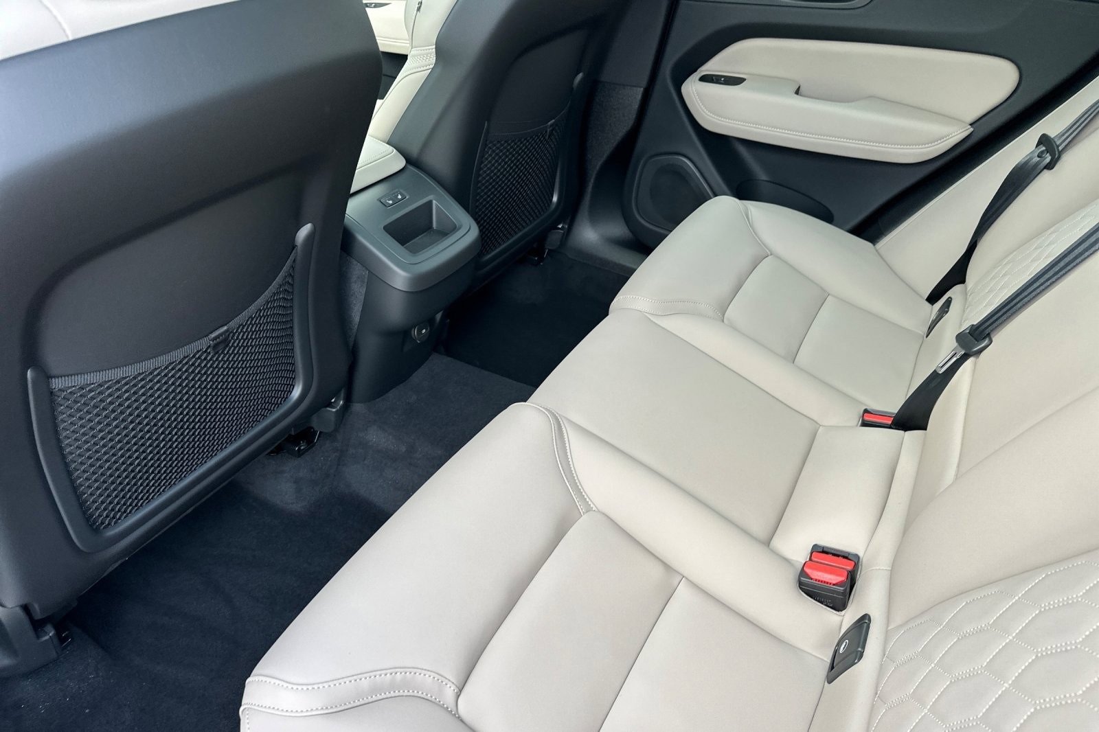 New 2026 Volvo XC60 B5 Plus w/ Protection Package Premier image 4