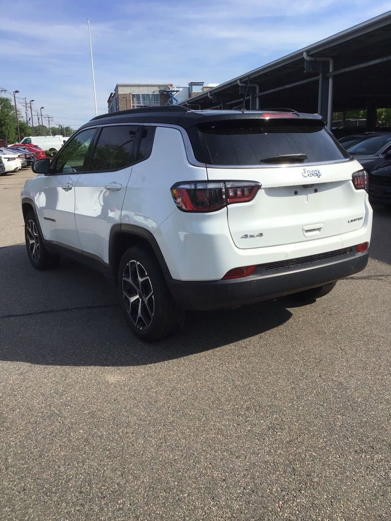 Used 2025 Jeep Compass Limited AWD/4WD image 3