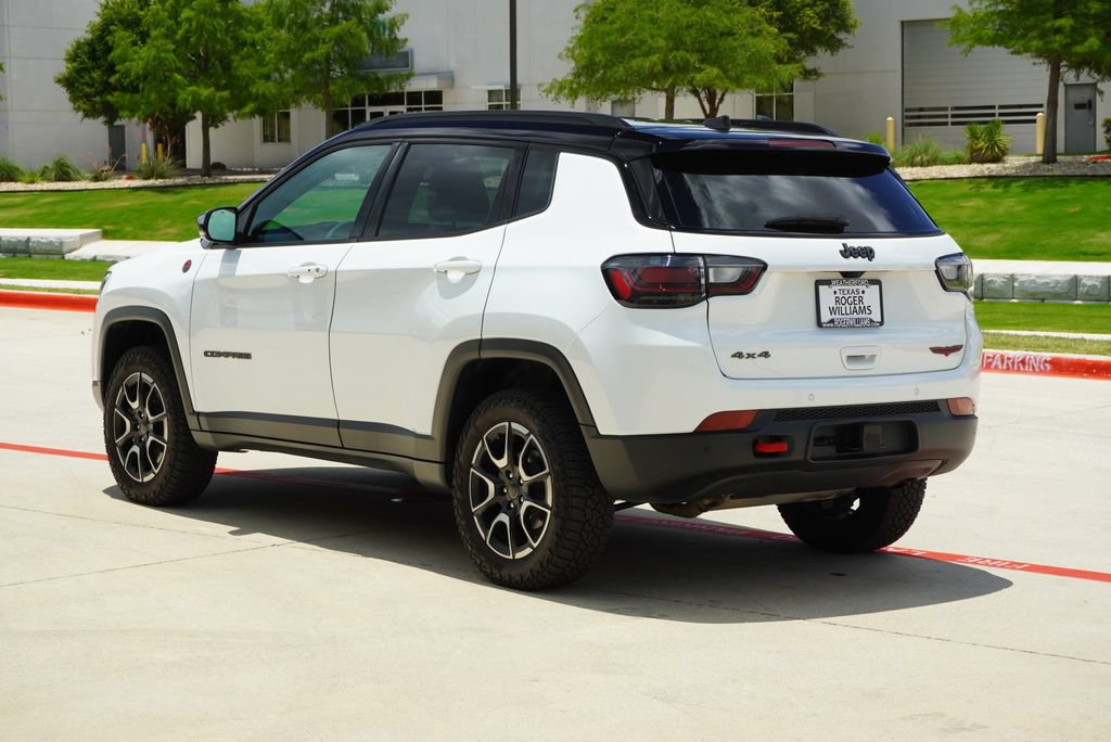 Used 2025 Jeep Compass Trailhawk w/ Trailhawk Elite Group AWD/4WD image 3