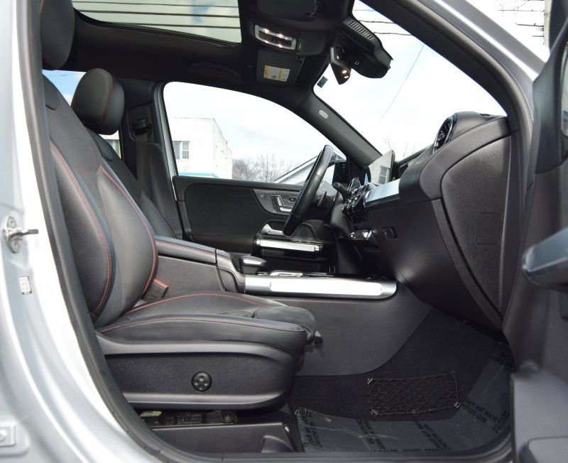 Used 2020 Mercedes-Benz GLB 250 4MATIC image 30