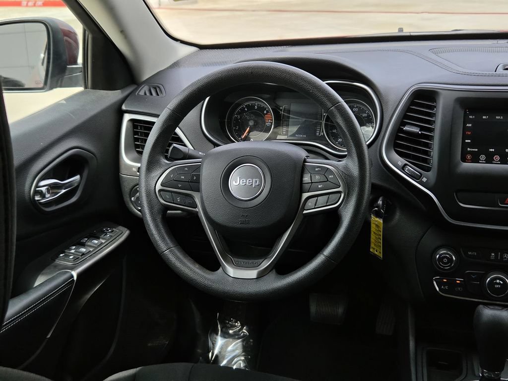 Used 2019 Jeep Cherokee Latitude w/ Popular Appearance Group FWD image 17