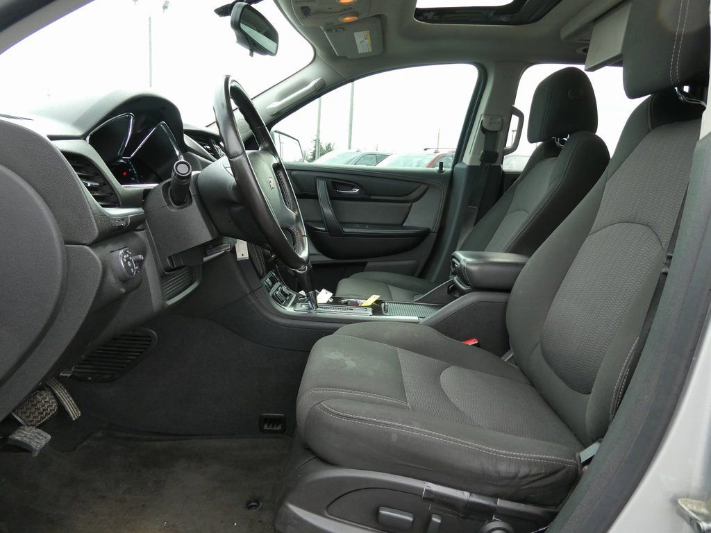 Used 2017 Chevrolet Traverse LT w/ Traveler's Package image 25
