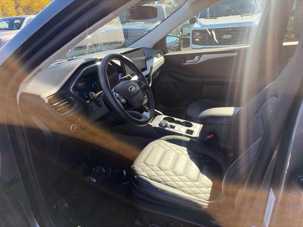 Used 2023 Ford Escape SE w/ PHEV Premium Package FWD image 12