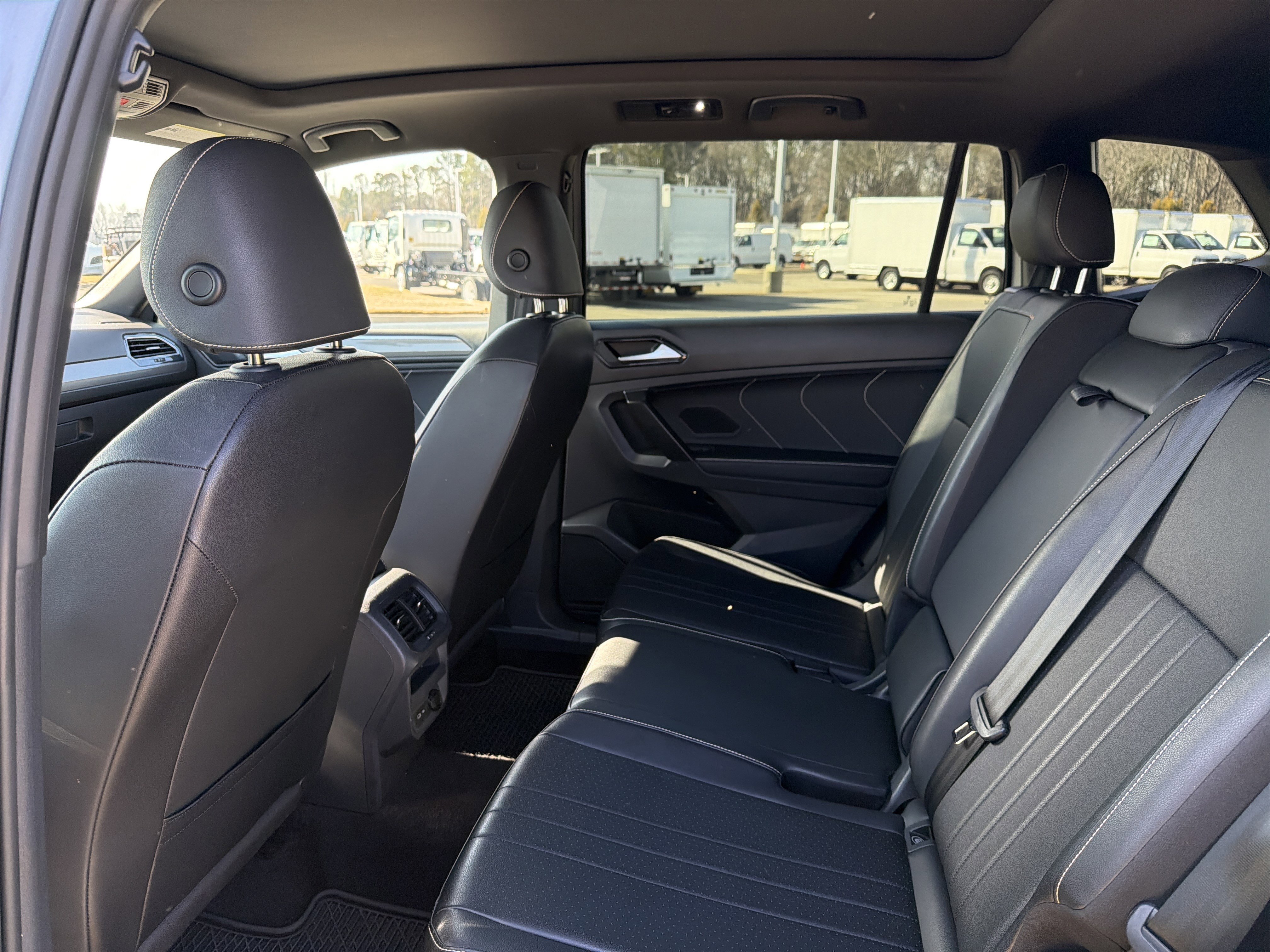 Used 2023 Volkswagen Tiguan SE R-Line image 26