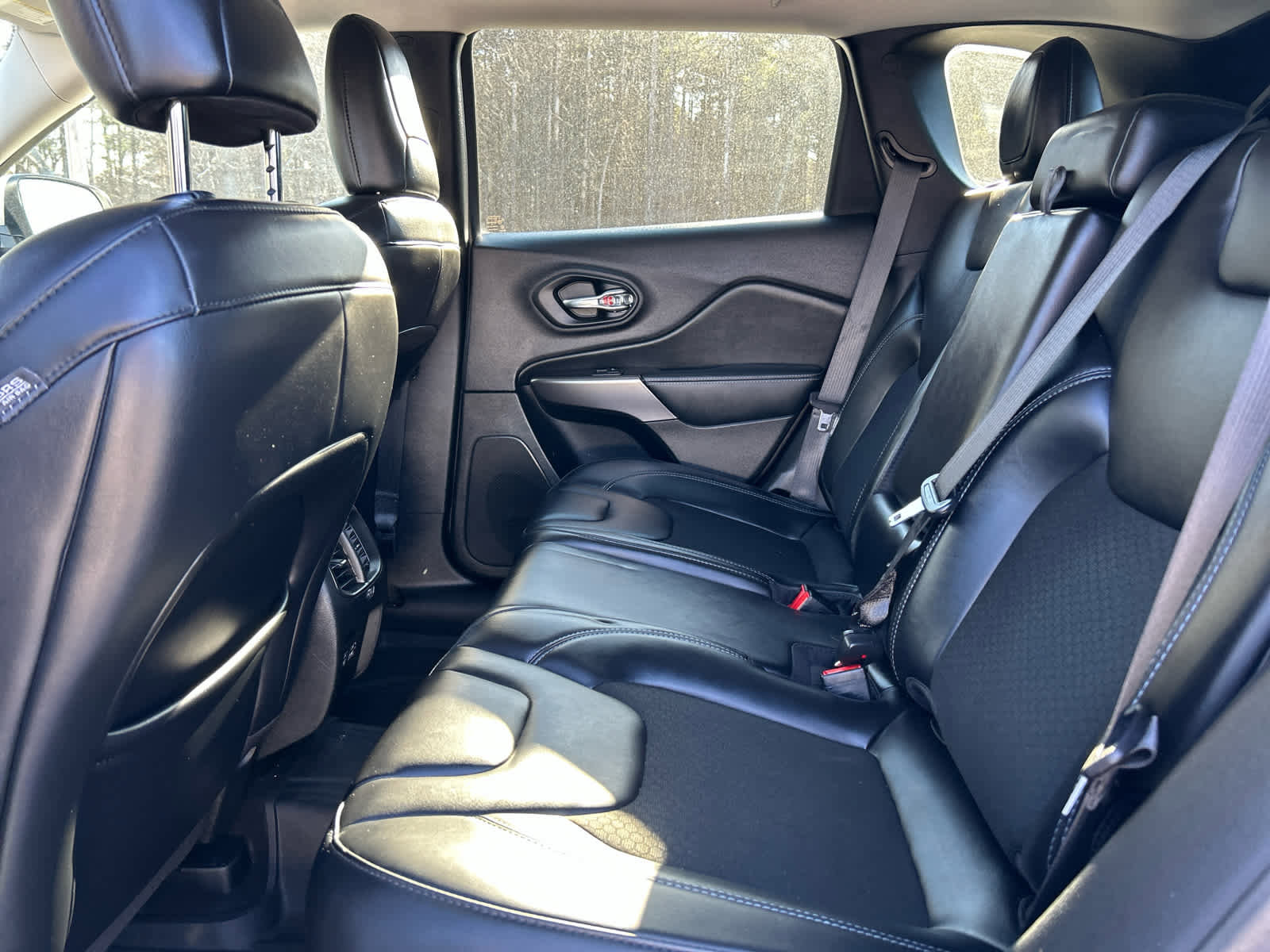 Used 2021 Jeep Cherokee Latitude Plus image 30