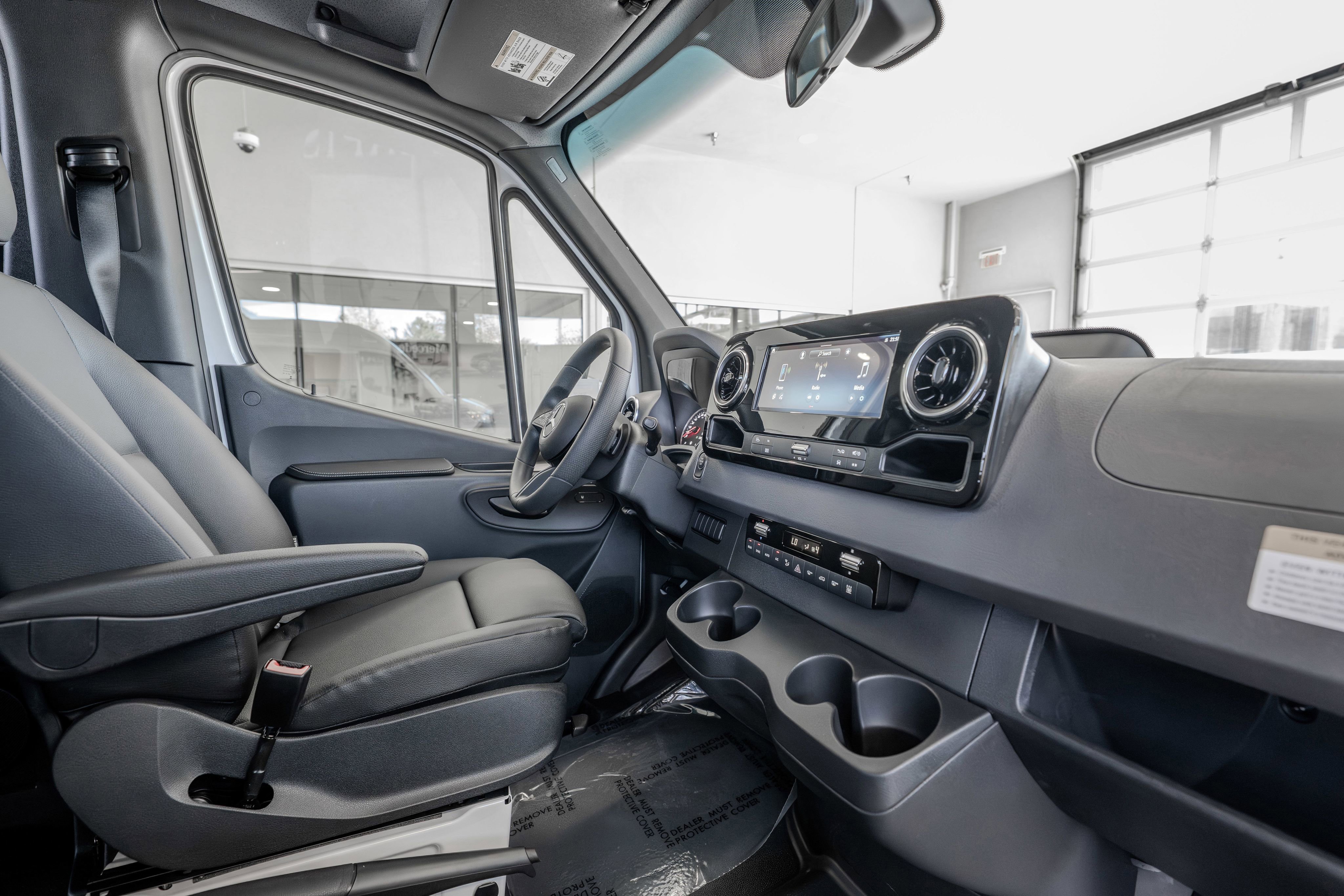 Used 2025 Mercedes-Benz Sprinter 2500 image 17