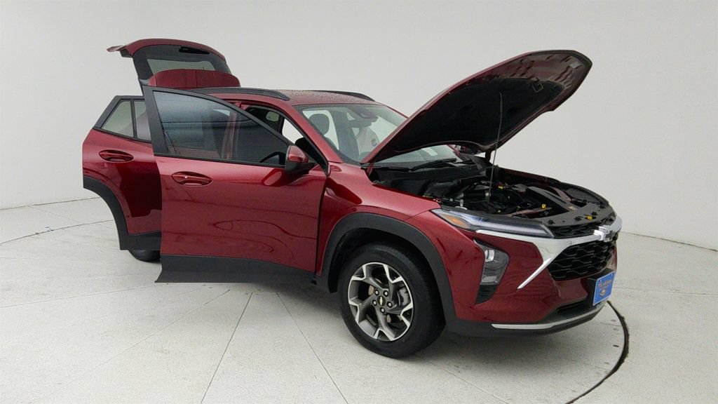 Used 2025 Chevrolet Trax LT w/ Driver Confidence Package FWD image 9