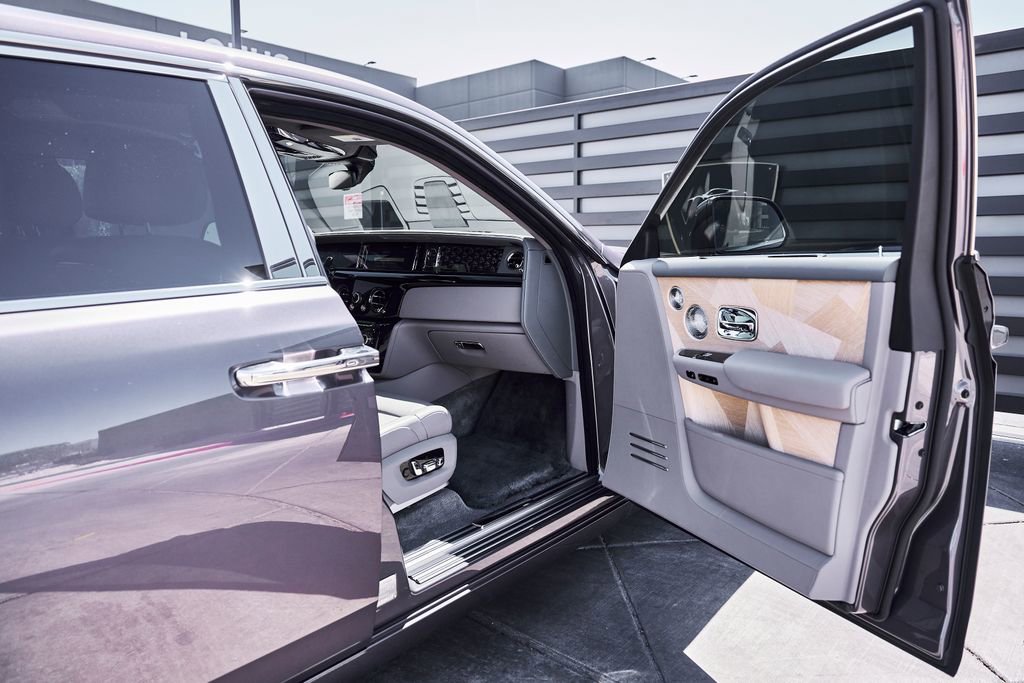 Used 2025 Rolls-Royce Phantom Sedan RWD image 24