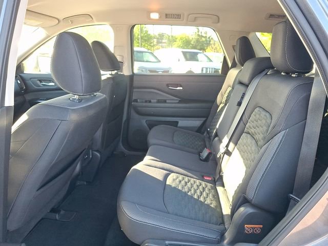 Used 2022 Nissan Pathfinder SV w/ SV Black Package AWD/4WD image 11