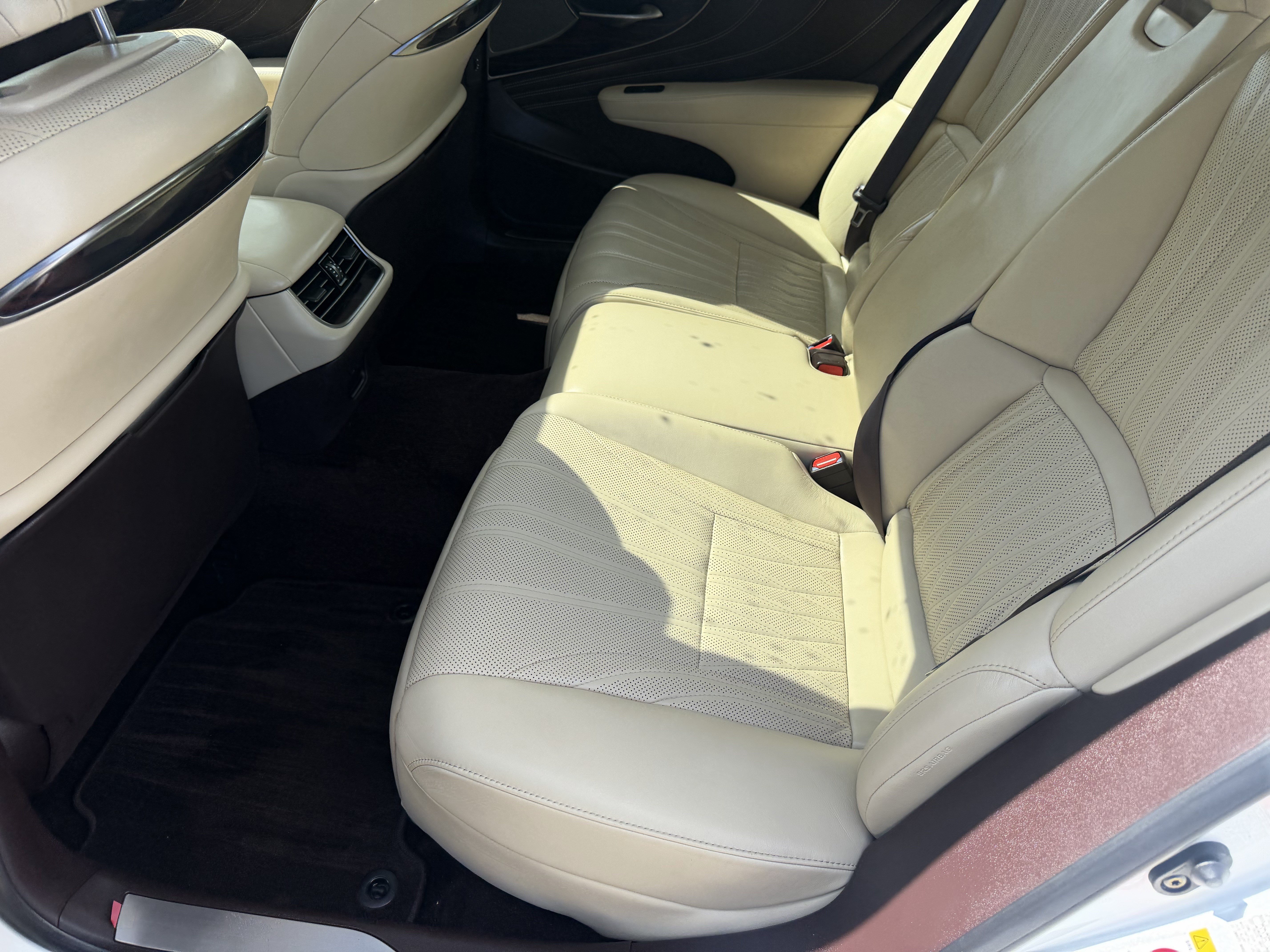 Used 2018 Lexus LS 500 w/ Luxury Package RWD image 26