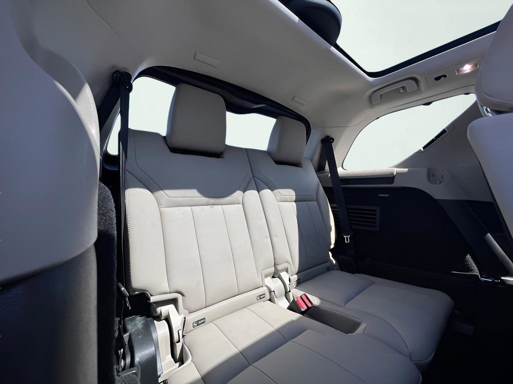 Used 2018 Land Rover Discovery HSE AWD/4WD image 30