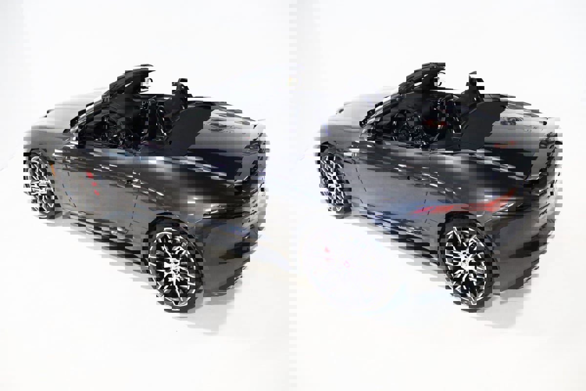 Used 2021 Jaguar F-TYPE R-Dynamic image 11