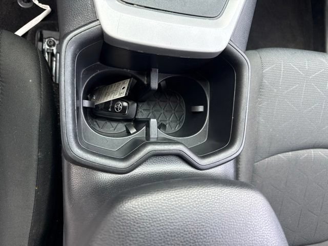 Used 2025 Toyota RAV4 XLE AWD/4WD image 22