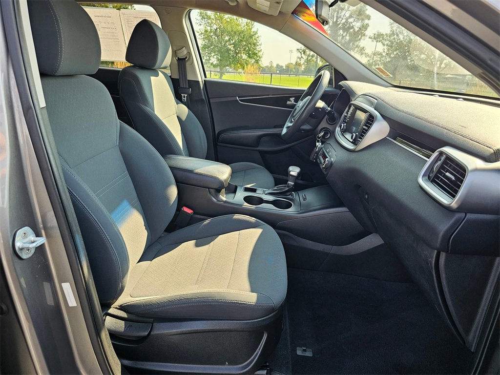 Used 2019 Kia Sorento LX image 10