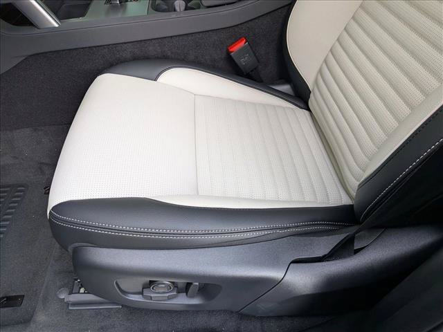 New 2026 Land Rover Discovery Sport Landmark AWD/4WD image 4