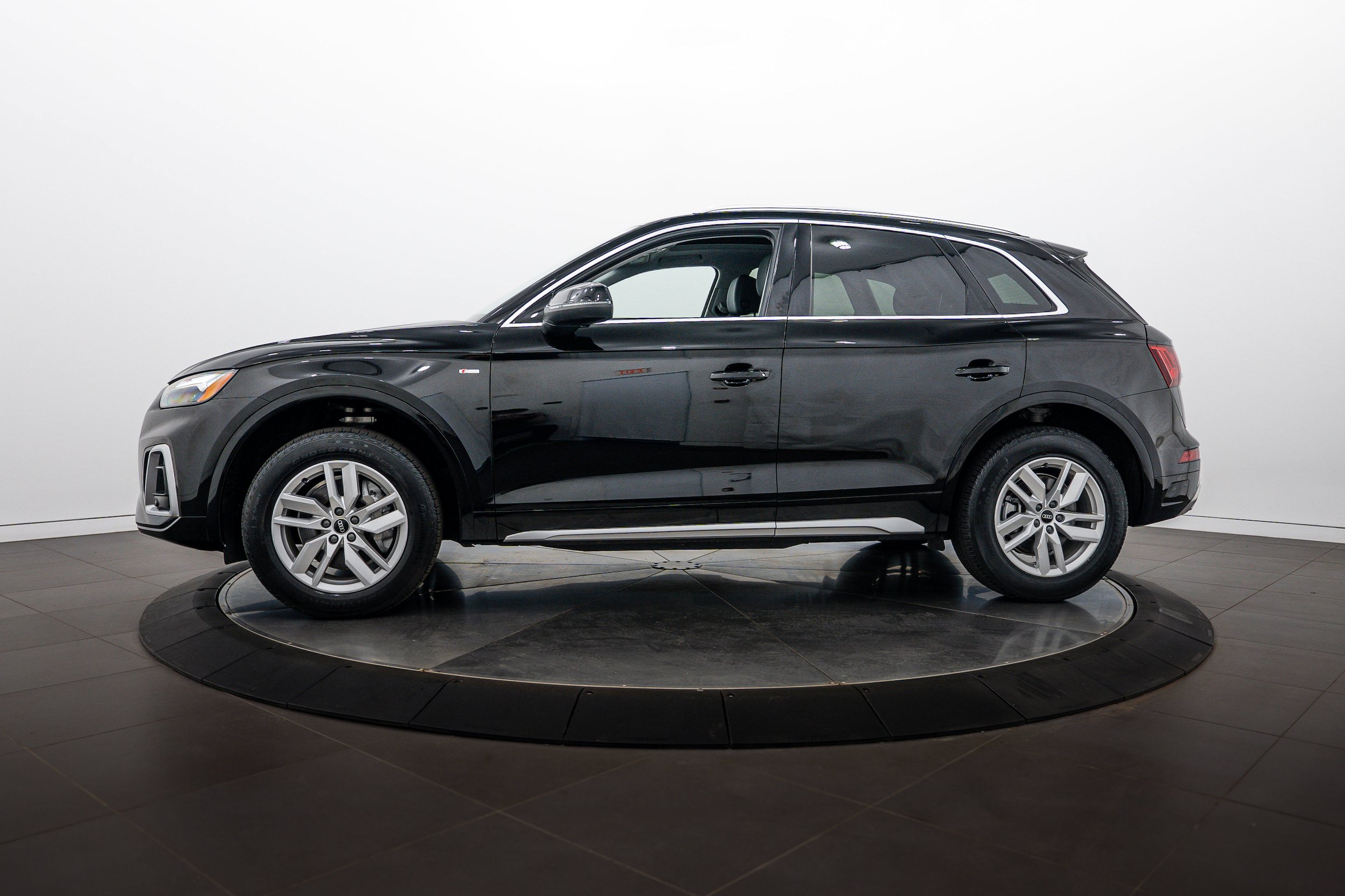 Certified 2023 Audi Q5 2.0T Premium w/ Convenience Package AWD/4WD image 7
