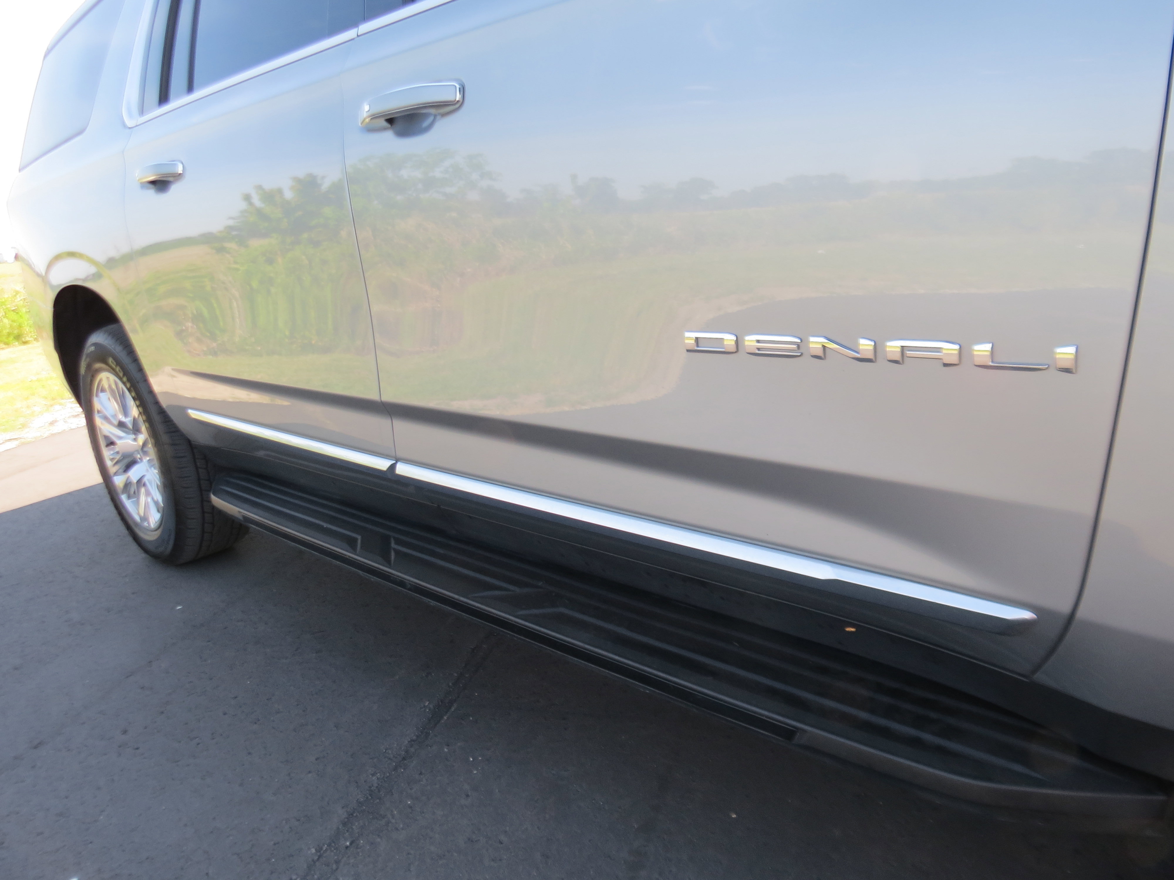 Used 2025 GMC Yukon XL Denali w/ LPO, Floor Liner Package AWD/4WD image 13