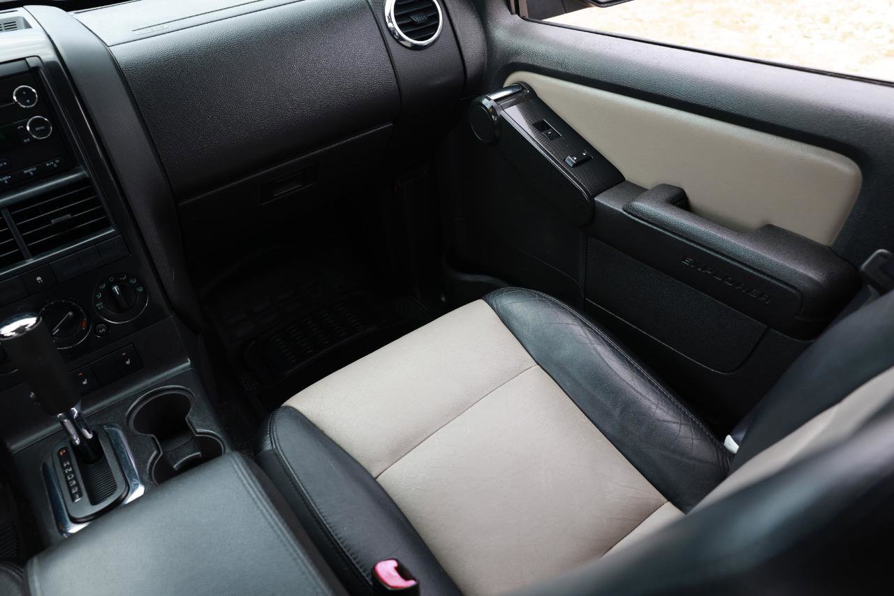 Used 2008 Ford Explorer Sport Trac Limited RWD image 22