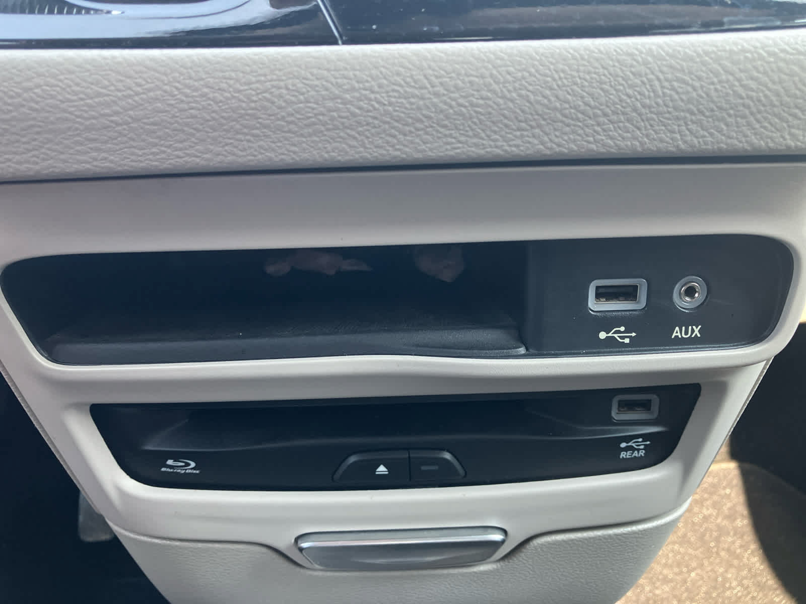 Used 2017 Chrysler Pacifica Touring-L Plus w/ Tire & Wheel Group FWD image 28