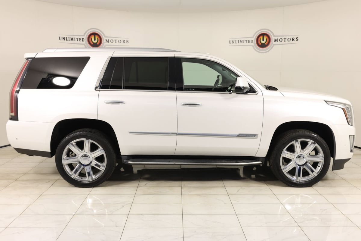 Used 2020 Cadillac Escalade Luxury AWD/4WD image 2