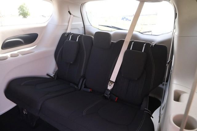 Used 2023 Chrysler Voyager LX image 11
