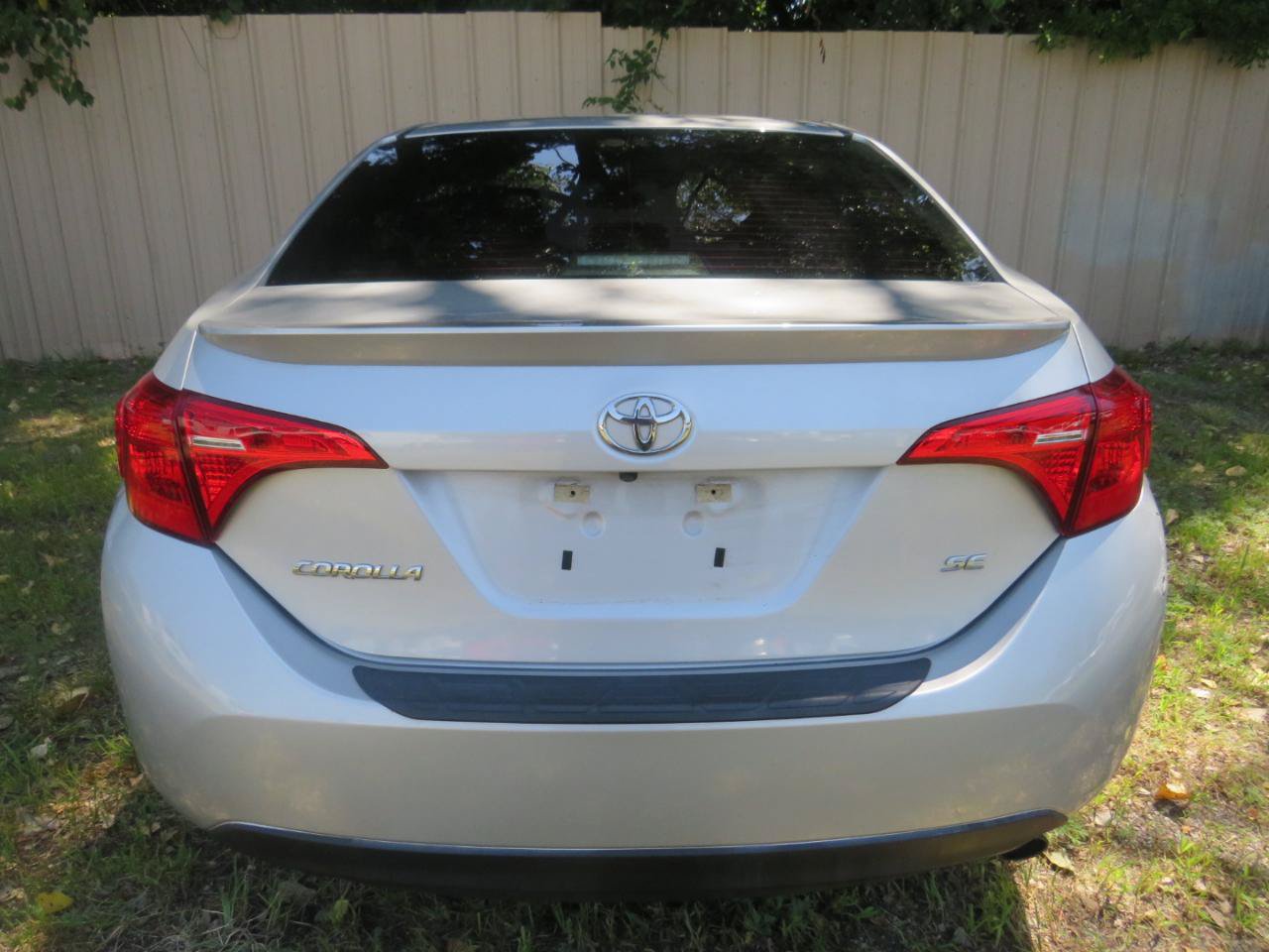 Used 2017 Toyota Corolla SE FWD image 6