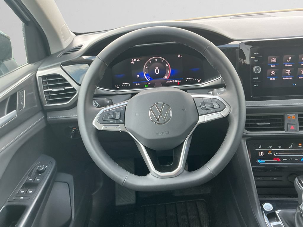 Used 2025 Volkswagen Taos SE AWD/4WD image 12
