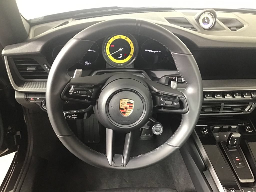 Certified 2024 Porsche 911 Targa 4 AWD/4WD image 28