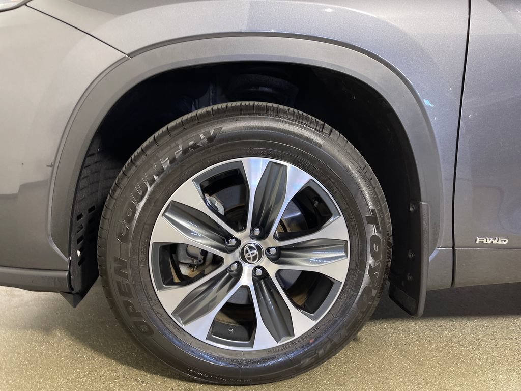 Certified 2025 Toyota Highlander XLE AWD/4WD image 11