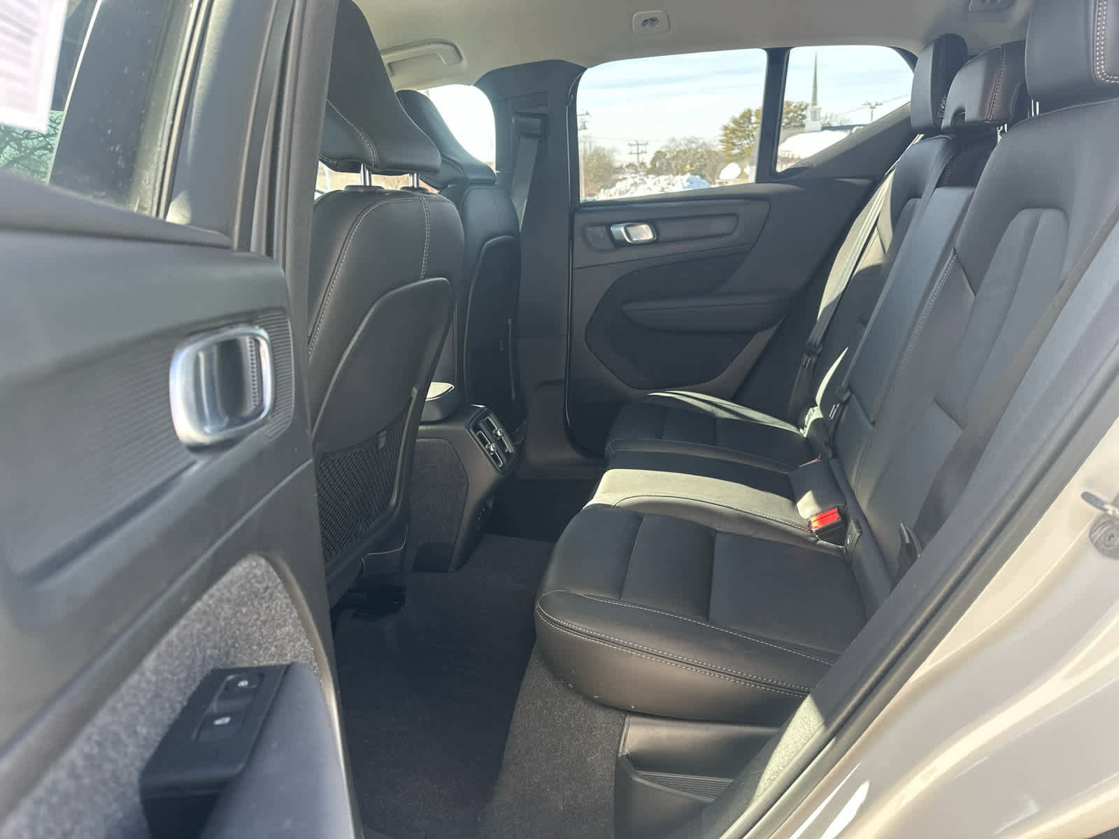 Certified 2023 Volvo XC40 B5 Core w/ Convenience Package image 24