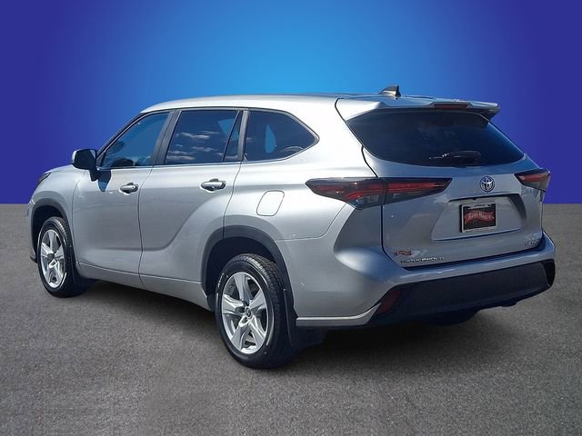 Used 2024 Toyota Highlander LE image 6