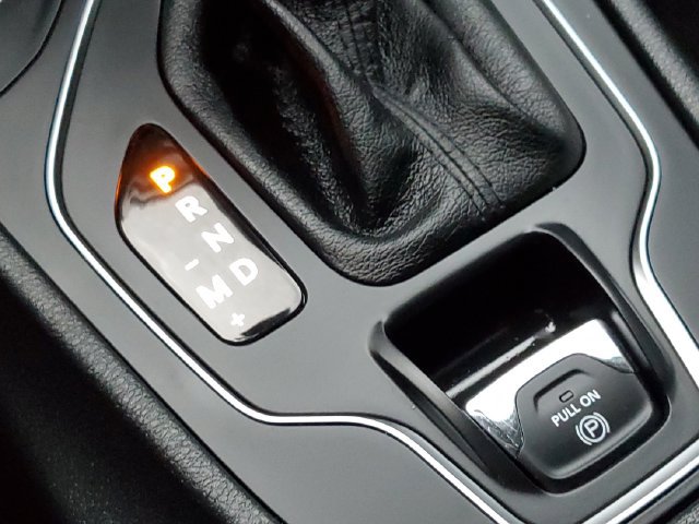 Used 2020 Jeep Cherokee Latitude w/ Cold Weather Group AWD/4WD image 24