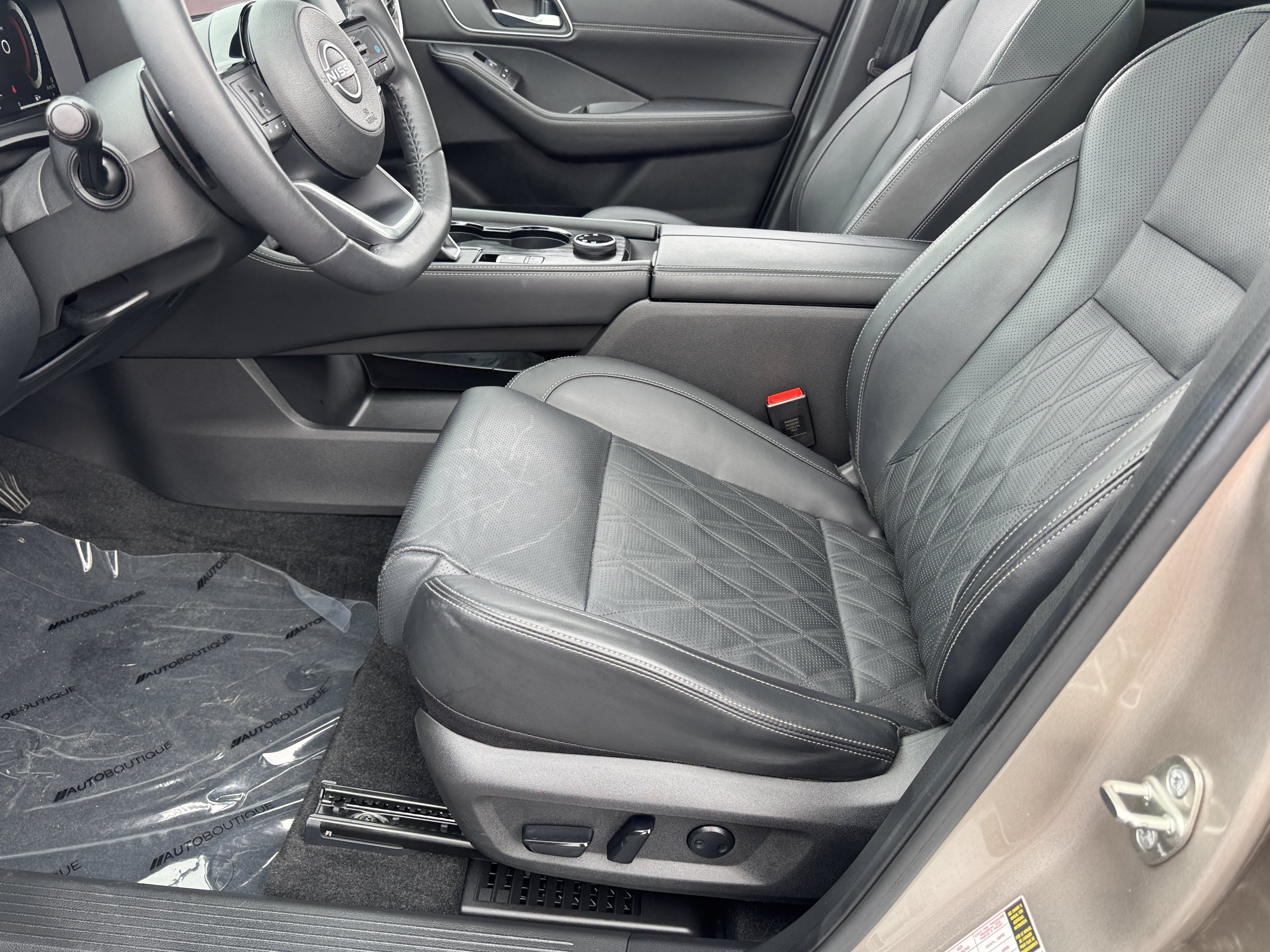 Used 2024 Nissan Rogue Platinum w/ Platinum Premium Package AWD/4WD image 32