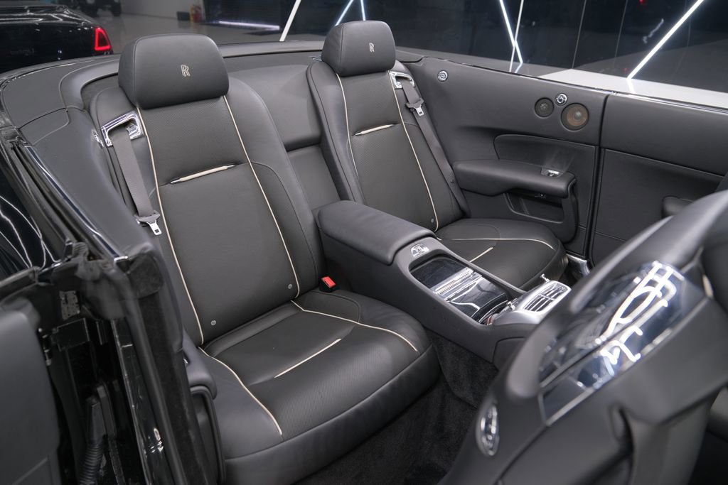 Used 2016 Rolls-Royce Dawn image 27