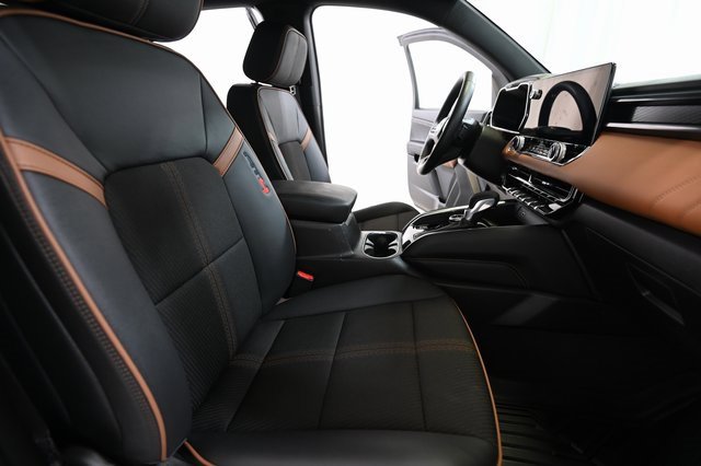 Used 2024 GMC Canyon AT4 image 25