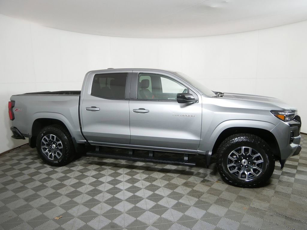 Used 2024 Chevrolet Colorado Z71 w/ Z71 Convenience Package 2 image 2