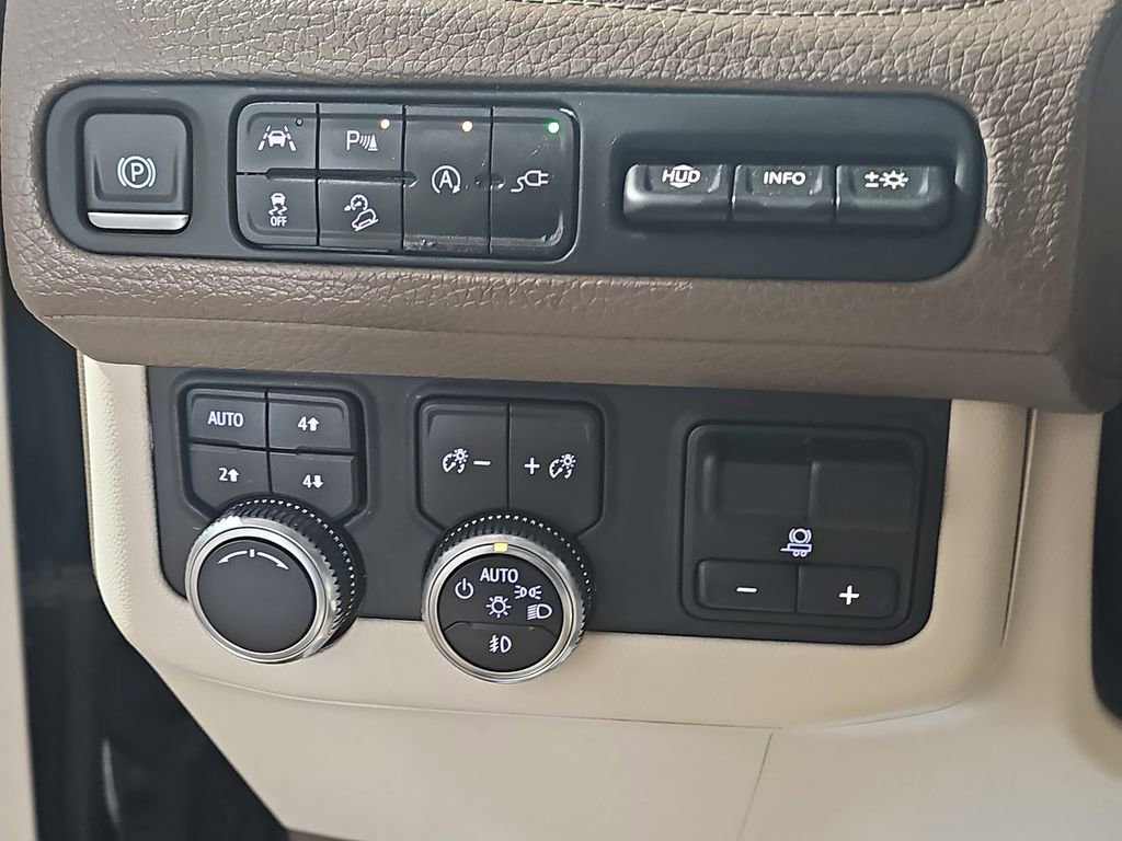 Used 2021 GMC Yukon XL Denali w/ Denali Premium Package image 33