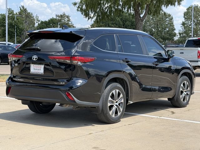 Used 2023 Toyota Highlander XLE FWD image 3