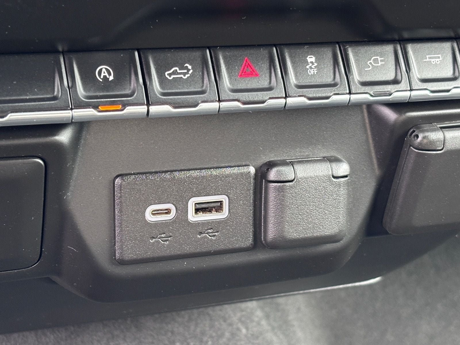 Used 2022 Chevrolet Silverado 1500 Custom w/ Safety Confidence Package RWD image 32