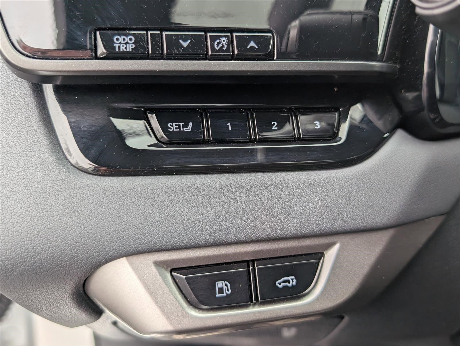 Used 2024 Lexus RX 350 Premium w/ Accessory Package (Z1) image 22