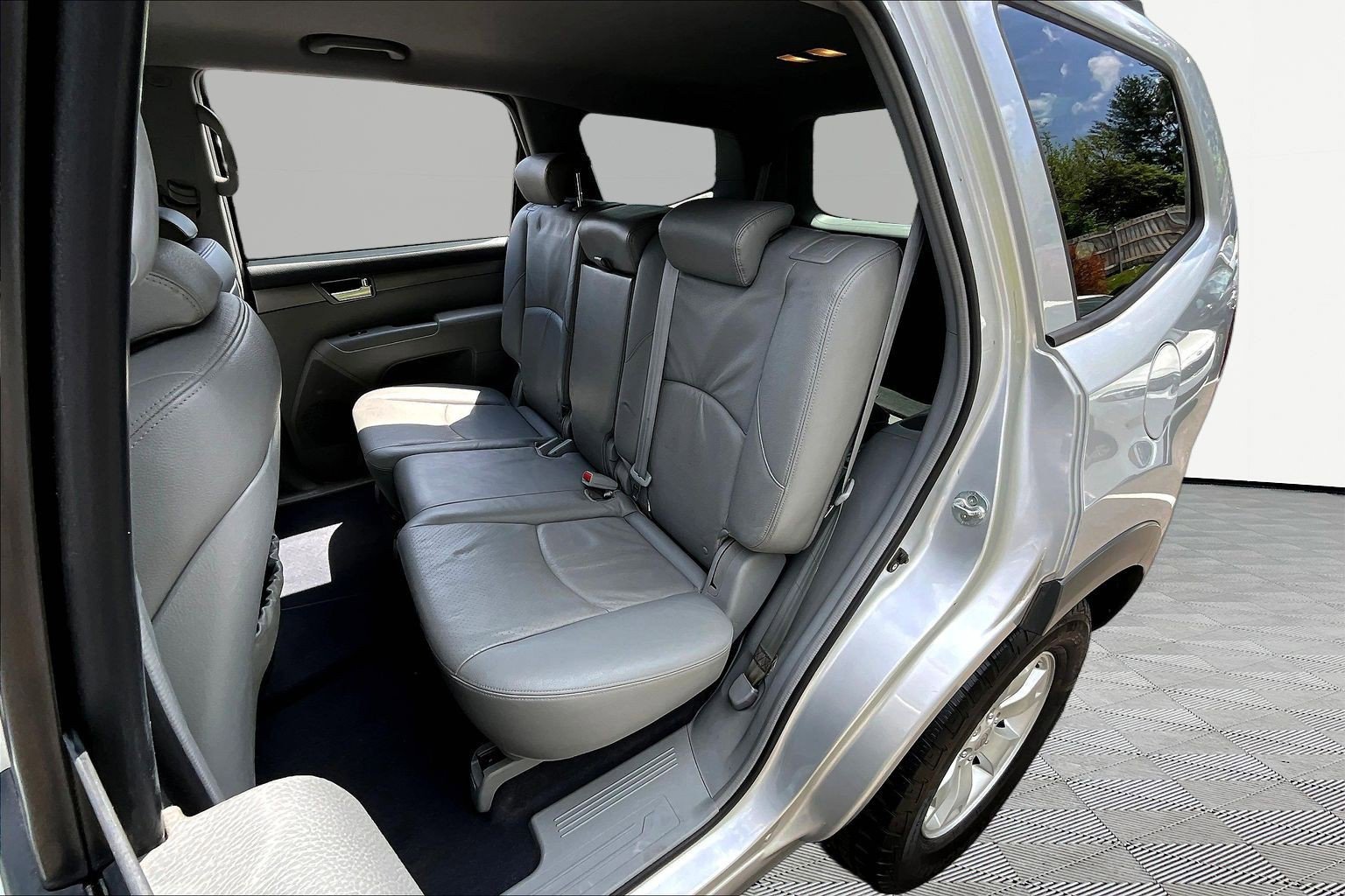 Used 2009 Kia Borrego LX w/ Convenience Pkg AWD/4WD image 21