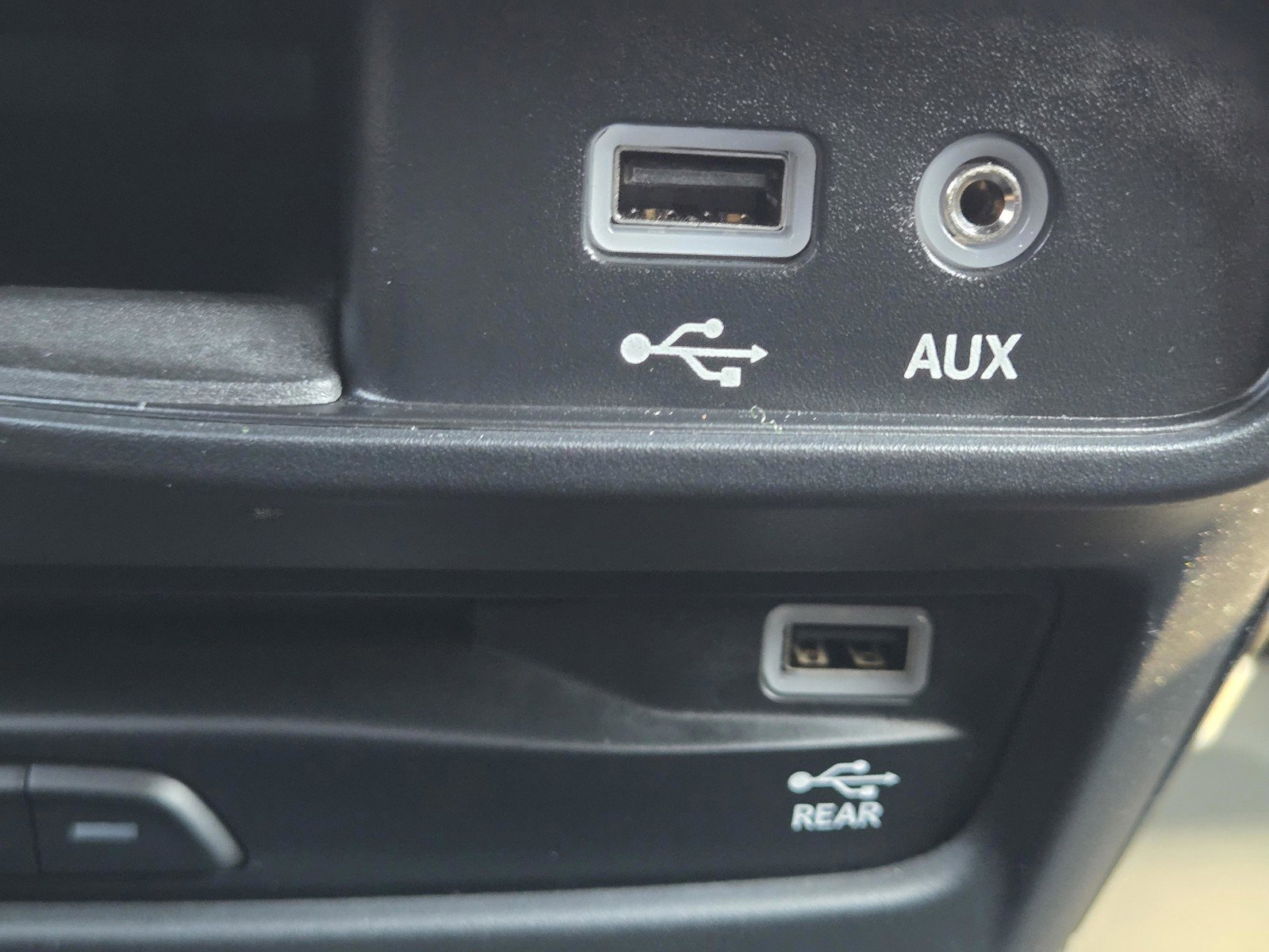 Used 2019 Chrysler Pacifica Limited w/ Advanced Safetytec Group image 26