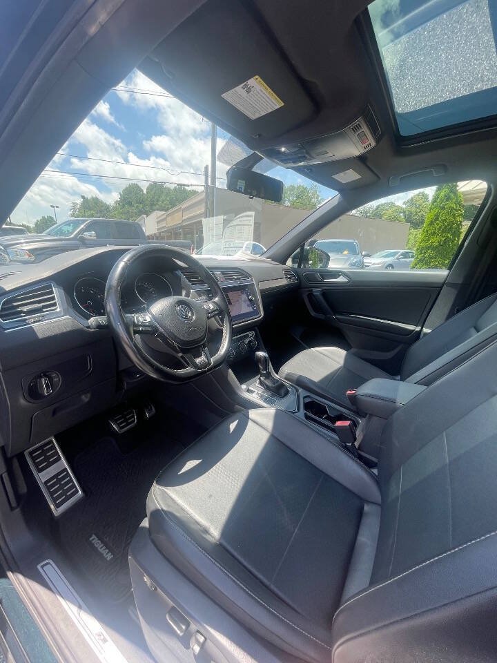 Used 2018 Volkswagen Tiguan SEL w/ R-Line Package FWD image 12