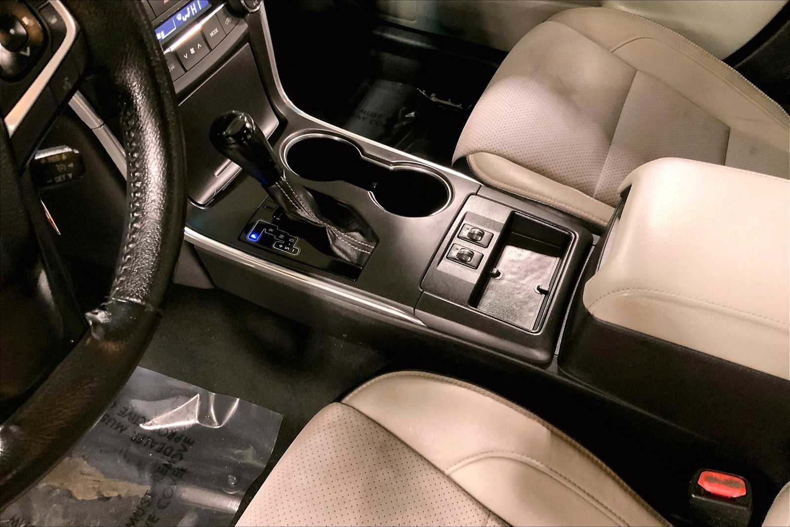 Used 2015 Toyota Camry XSE image 16