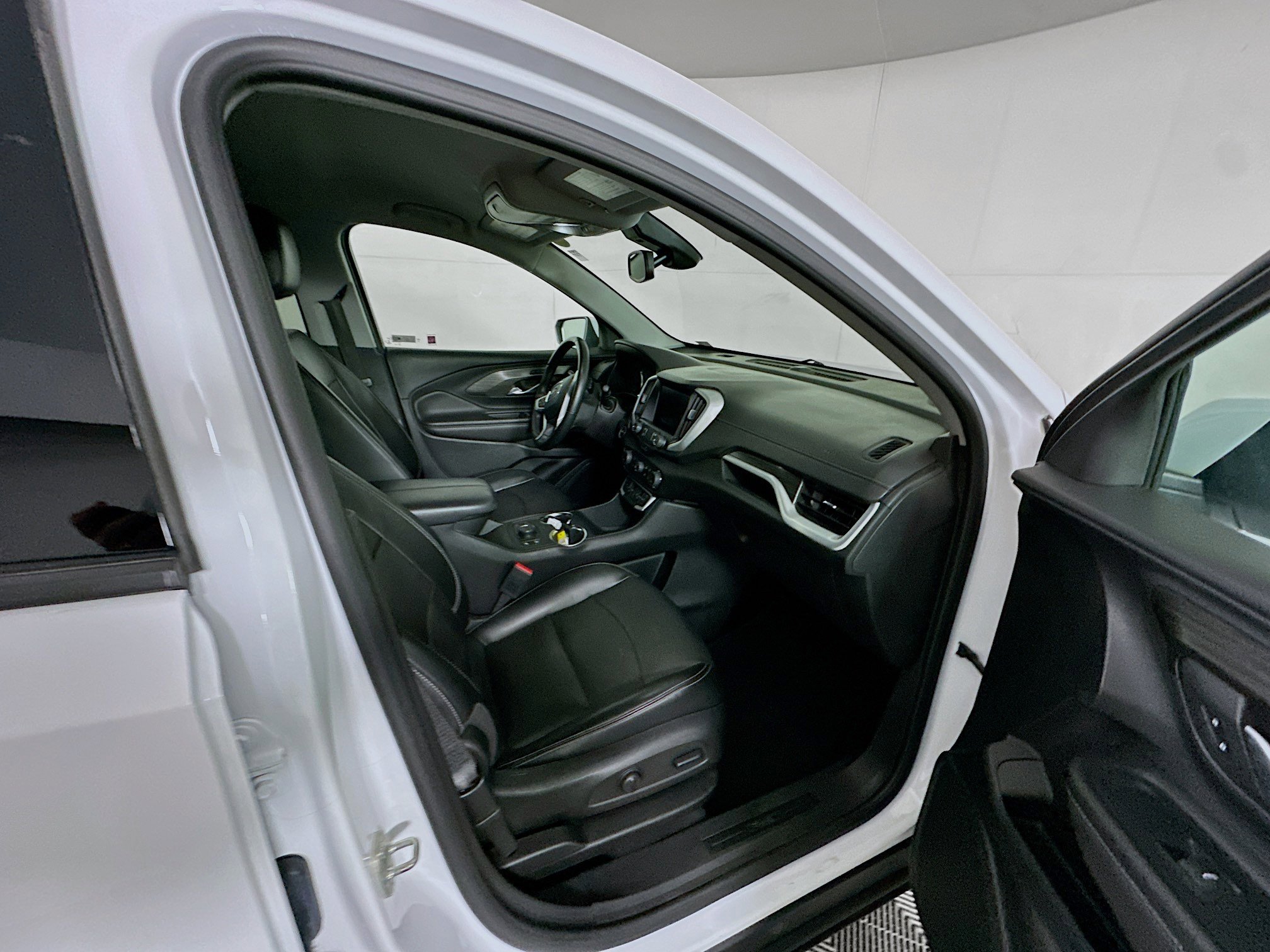 Used 2023 GMC Terrain SLT image 30