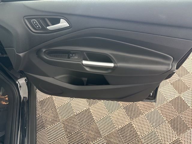 Used 2018 Ford Escape SE w/ SE Sport Appearance Package image 21