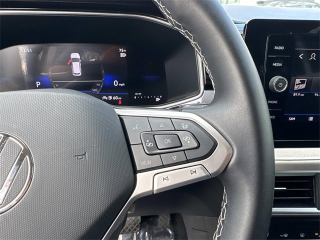 Certified 2025 Volkswagen Taos SE image 18