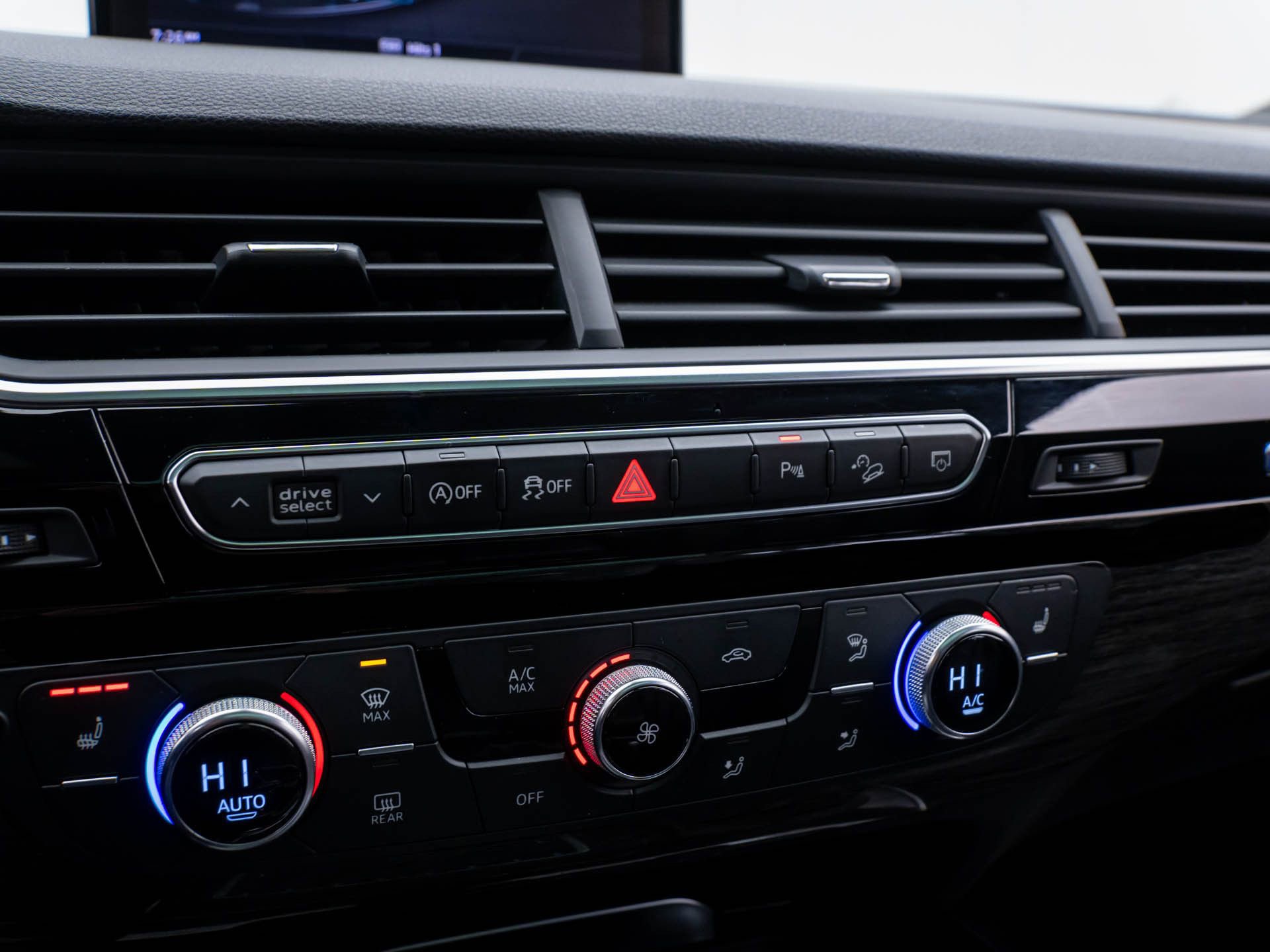 Used 2018 Audi Q7 3.0T Premium Plus w/ Premium Plus Package image 27