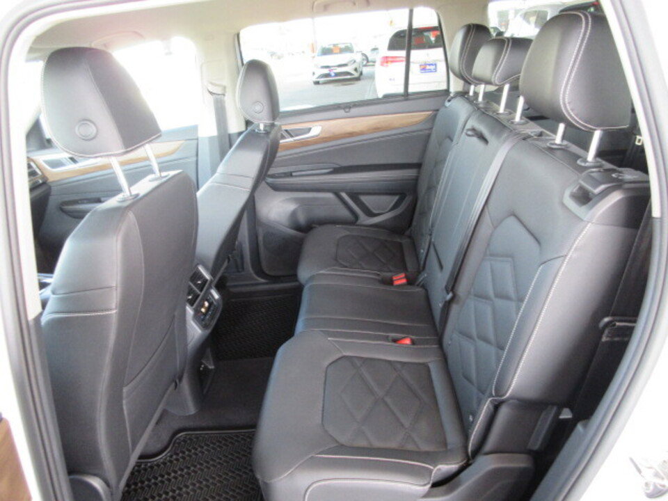 Used 2025 Volkswagen Atlas SE image 33